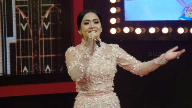 Terungkap Rambut Syahrini saat Kuliah, Cantik Nggak?