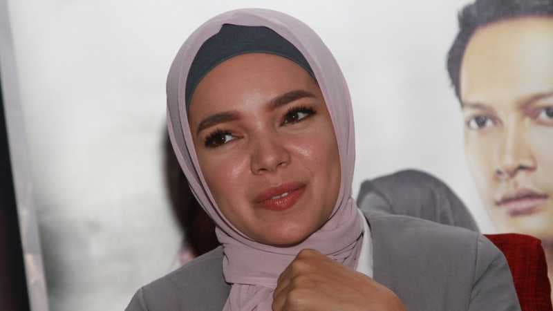 Dewi Sandra Bosan Ditanya soal Kehamilan