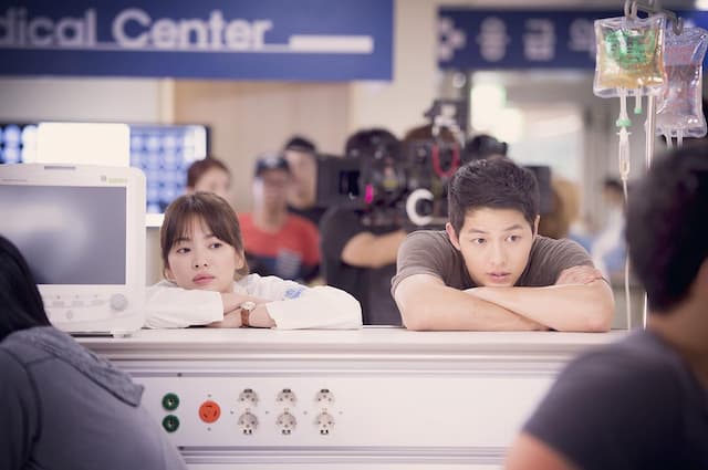 Apakah Song Hye Kyo dan Song Joong Ki Pernah Operasi Plastik?