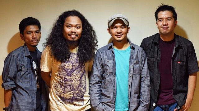 5 Lagu Terbaik Payung Teduh Bersama Is