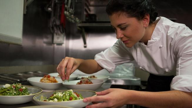 Kenapa Koki Pria Mendominasi Dapur-dapur Hotel daripada Perempuan?