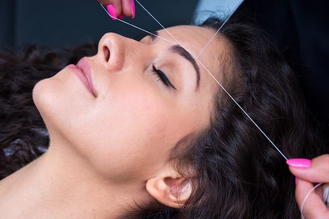 Sebelum Mencoba, Pahami 5 Efek Samping Threading Alis Ini