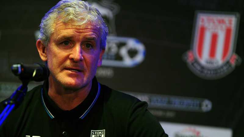 Mengapa Stoke Tak Kunjung Memecat Mark Hughes?