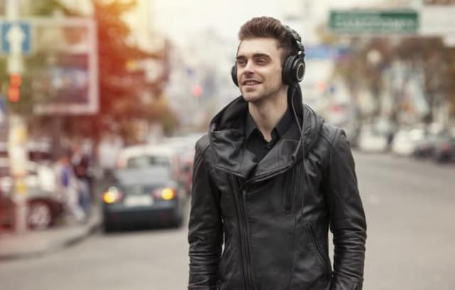 Bergaya Bak Seleb dengan 5 Headphone Stylish