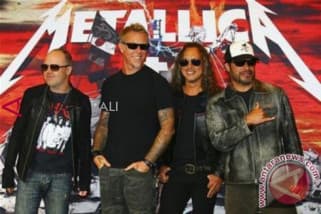James Hetfield Masuk Rehab, Tur Metallica Ditunda