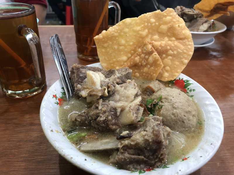 Bakso Solo Samrat: Bakso Dikasih Rusuk atau Rusuk Dikasih Bakso?