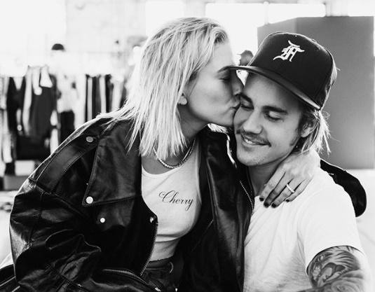 Romantis! Justin Bieber Tulis Puisi untuk Hailey Baldwin 