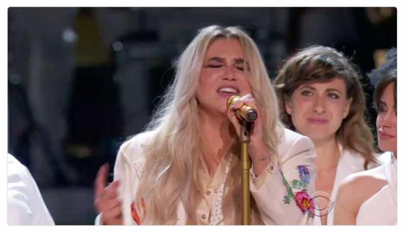 Kesha Tampil di Grammy Awards 2018, Bangkit dari Kasus Pelecehan Seksual