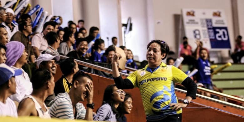 Aksi Suporter Centil Ini Meriahkan Pertandingan Proliga