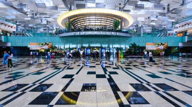 Siap-siap, Lihat Air Terjun Tertinggi Dunia di Bandara Changi