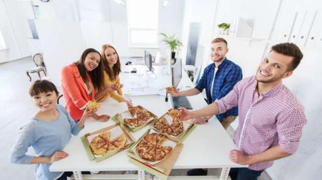 Makan "Gratisan" di Kantor Bikin Produktivitas Menurun?