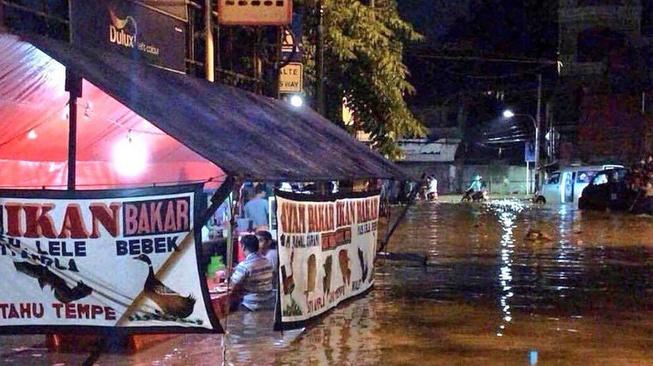 Balada Pecel Lele "Banjir" Cak Hendrick 88 yang Sempat Viral