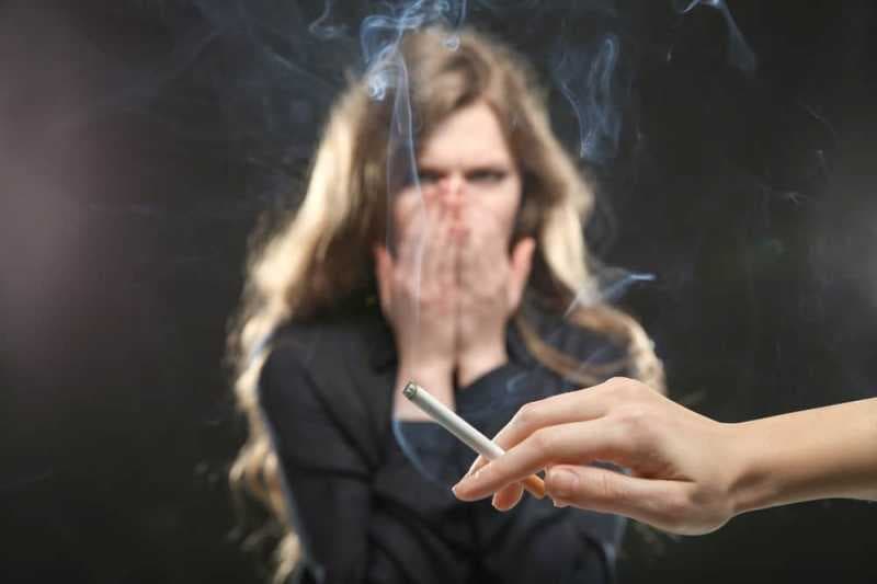 Tidak Merokok, Tapi Ikut Menghirup Asap Rokok dari Sekitar? Ini Bahayanya Jadi Perokok Pasif