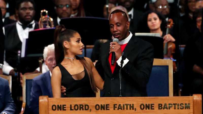 Diduga Remas Payudara Ariana Grande, Seorang Pastor Minta Maaf