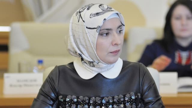 Aina Gamzatova, Perempuan Muslim yang Siap Saingi Putin di Pemilu