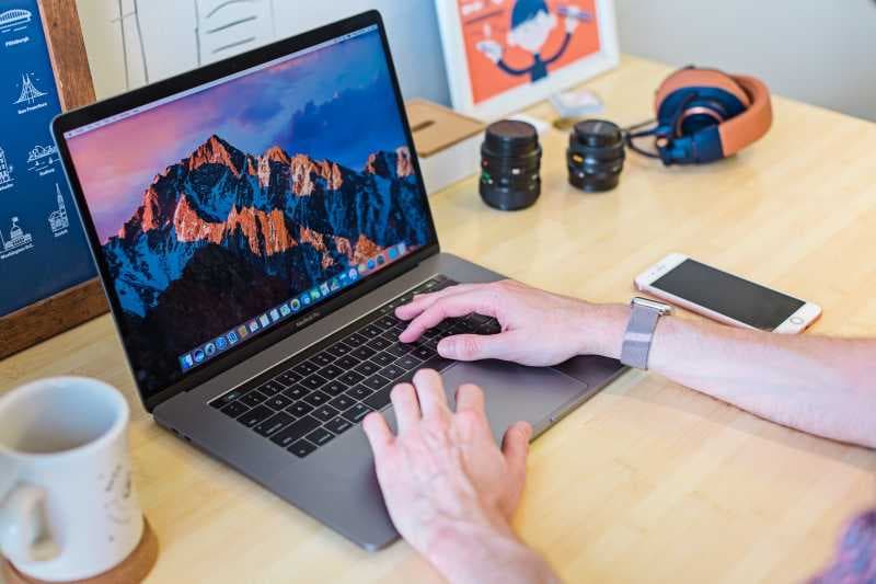 MacBook Pro Terbaru Bakal Hadir Tanpa Touch Bar?