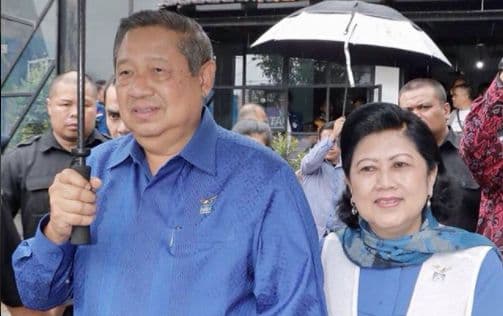 Sambil Gendong Cucu, Ani Yudhoyono Keluar dan Teriak "Gempa-gempa"