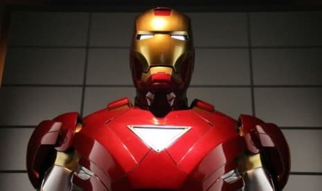 Tony Stark Lamar Pepper Potts di Avengers 4