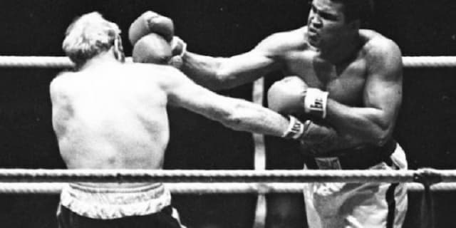 Mengapa Muhammad Ali Putuskan Memeluk Agama Islam?